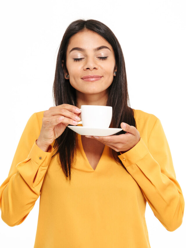 ఉదయం ఖాళీ కడుపుతో టీ తాగుతున్నారా? డాక్టర్లు హెచ్చరిస్తున్న విషయం ఇది!